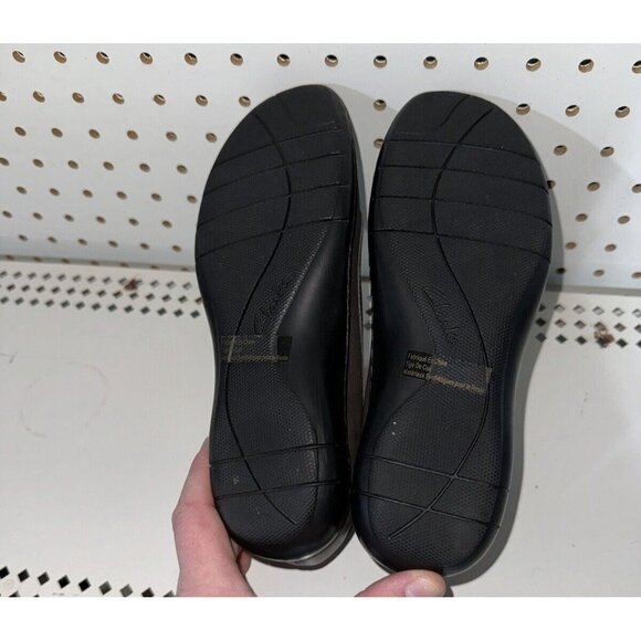 Clarks Bendables Womens Leather Slip On Loafers Flats Size 6.5 M Gray Textured - Picture 7 of 8